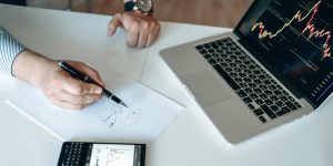 pexels-alphatradezone-5834242